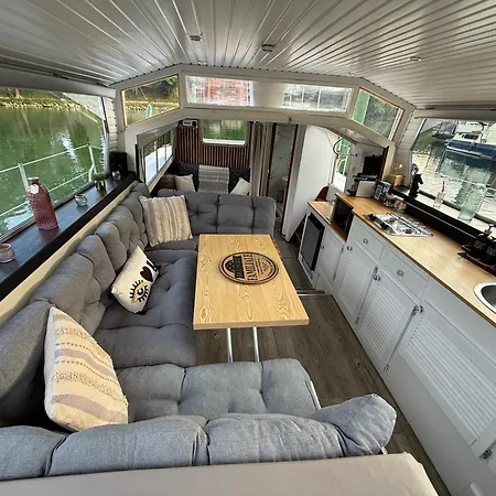 Bateau Sur La Marne Le Viking * Mery-Sur-Marne