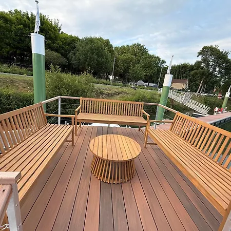 Úszó hotel Bateau Sur La Marne Le Viking