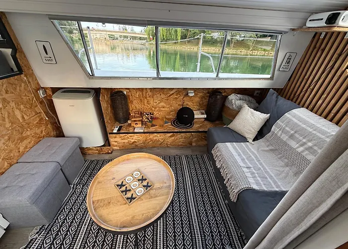 Bateau Sur La Marne Le Viking Mery-Sur-Marne