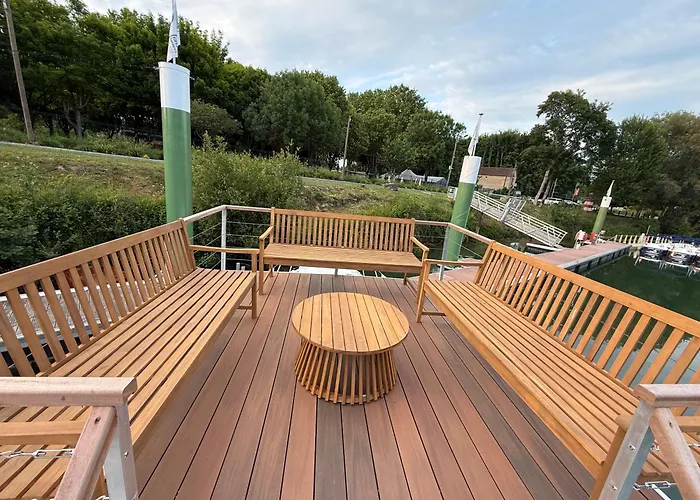 Úszó hotel Bateau Sur La Marne Le Viking